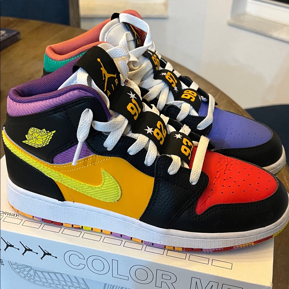 Boys air Jordan 1 mid ss like new